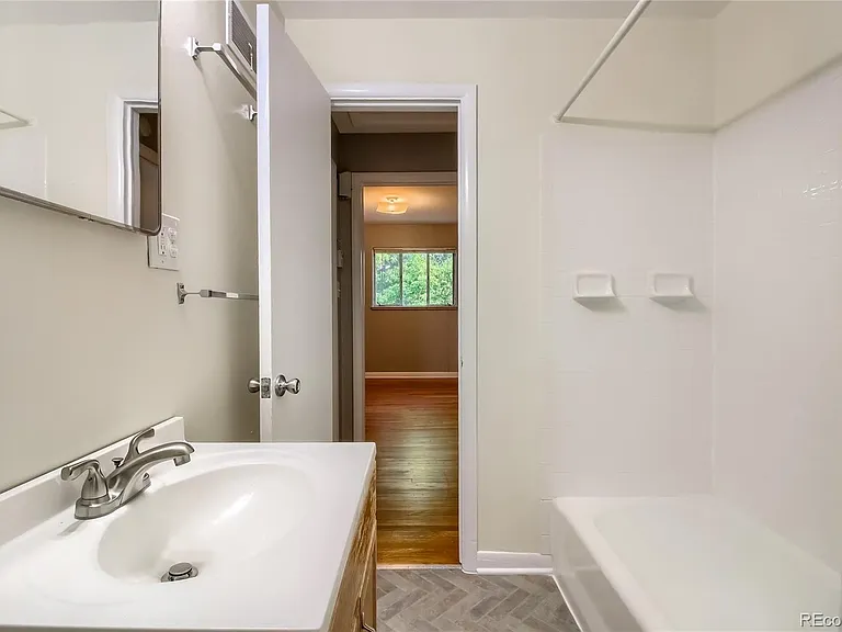 35 N Washington #27 — Photo 9