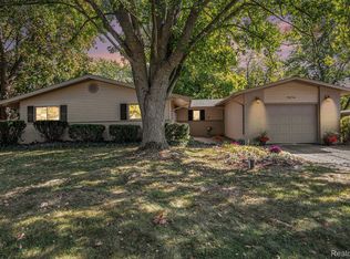 6284 Westview Dr, Grand Blanc, MI