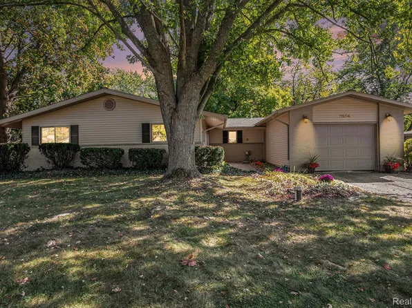 6284 Westview Dr, Grand Blanc, MI 48439