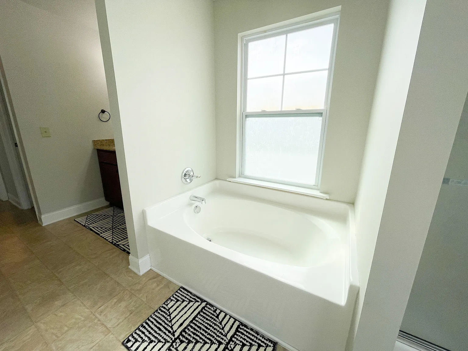 10 Manzanita - 1 — Photo 2