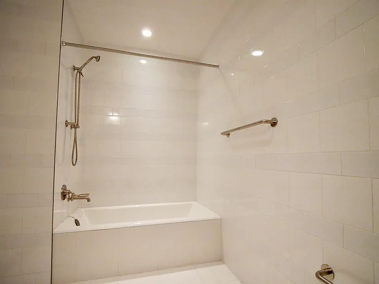 510 E 14th St #211 — Photo 7