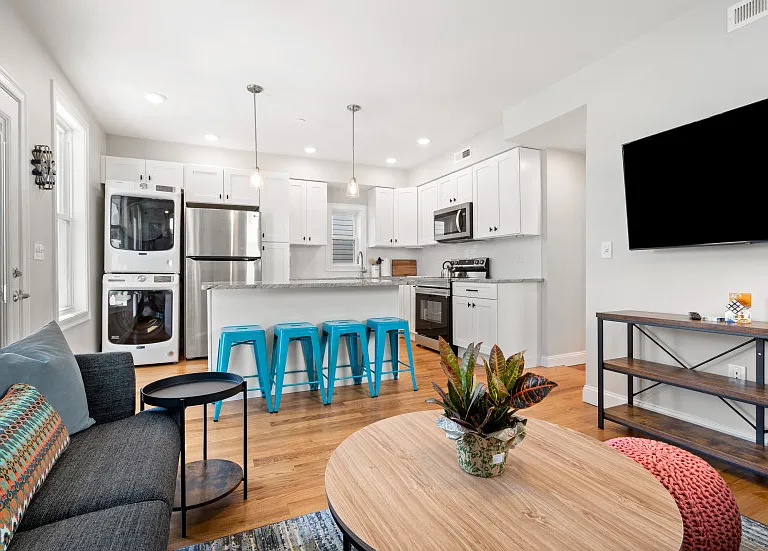 821 Saratoga St #4 — Photo 7