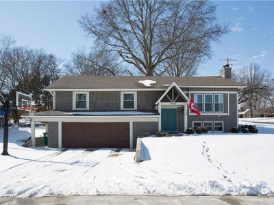 9900 Linden St, Overland Park, KS, 66207