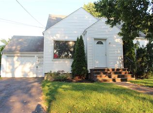 203 Milford Dr E, Syracuse, NY 13206