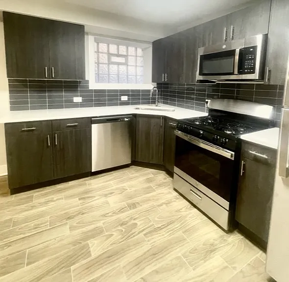 4450 N Winchester Ave #G — Photo 3