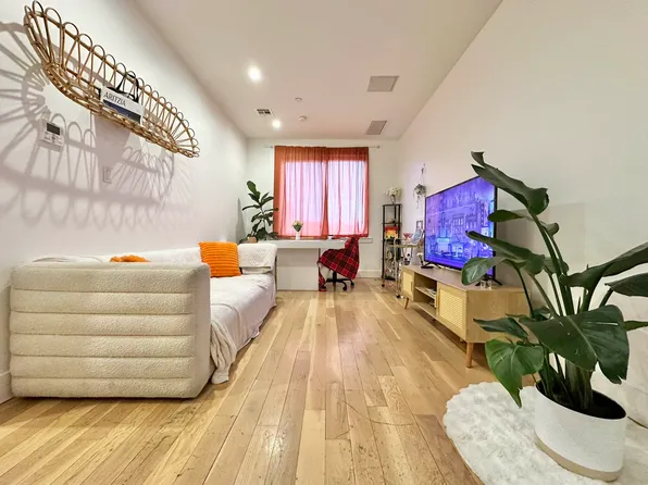 818 Lexington Avenue image 1 of 7