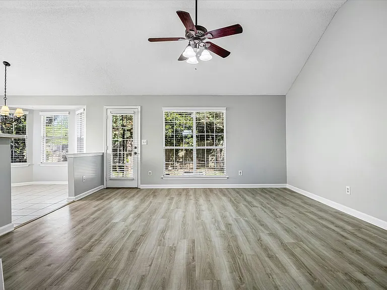 535 Pantherburn Cir S — Photo 8