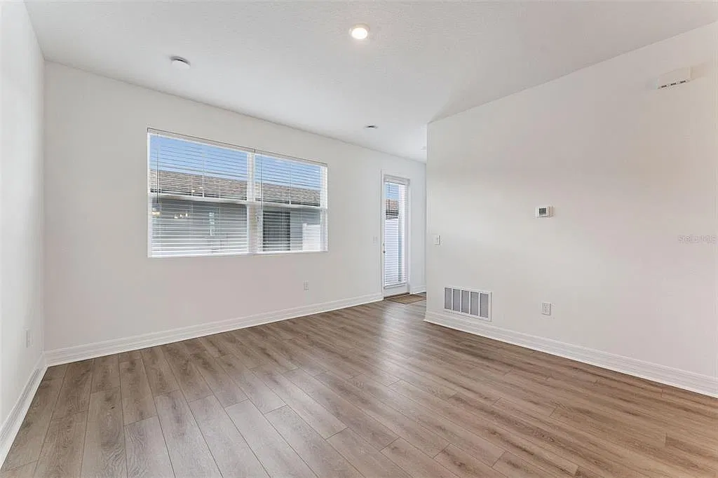 3 bed, 2.5 bath, 1635 sqft, $2,700 — Photo 3