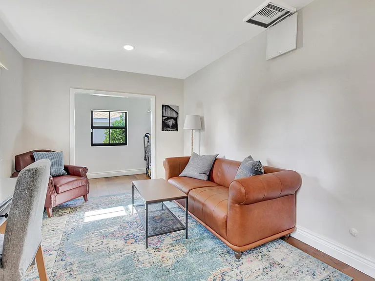 801 SW 5th St — Photo 39
