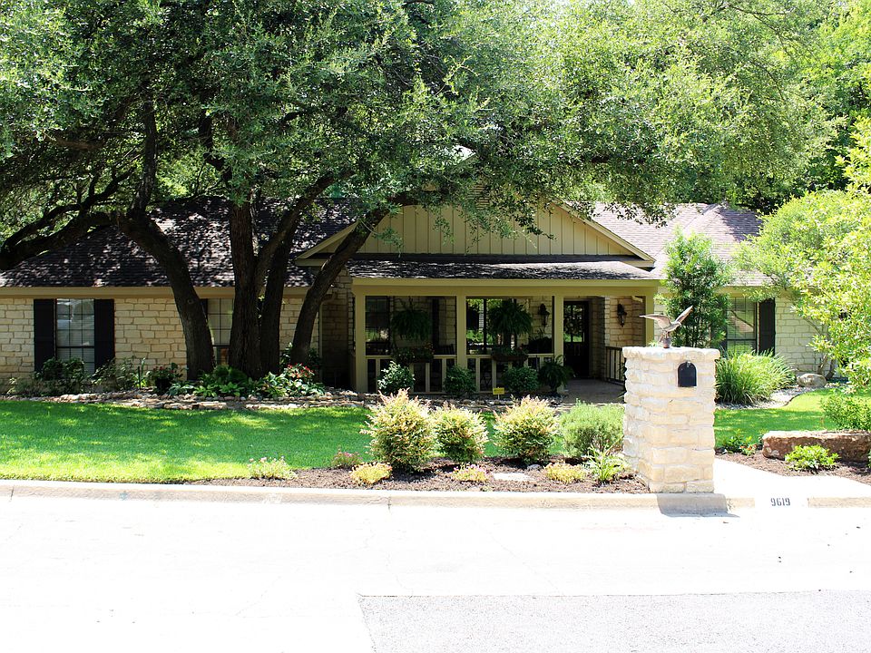 1st image of 9619 Oak Springs Dr