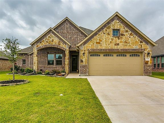 2nd image of 1153 Sapphire Ln