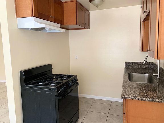 2nd image of 1127 Raymond Ave APT 6