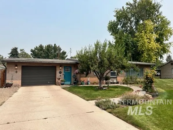 24 W Oregon Ave, Homedale, ID 83628
