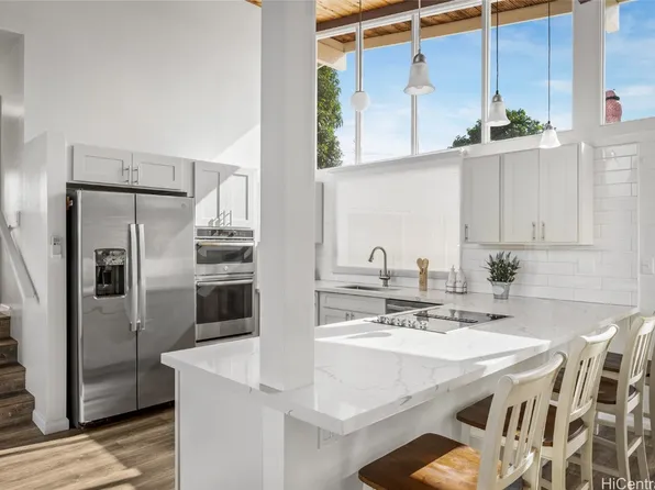 4305 Palahinu Pl, Honolulu, HI 96818