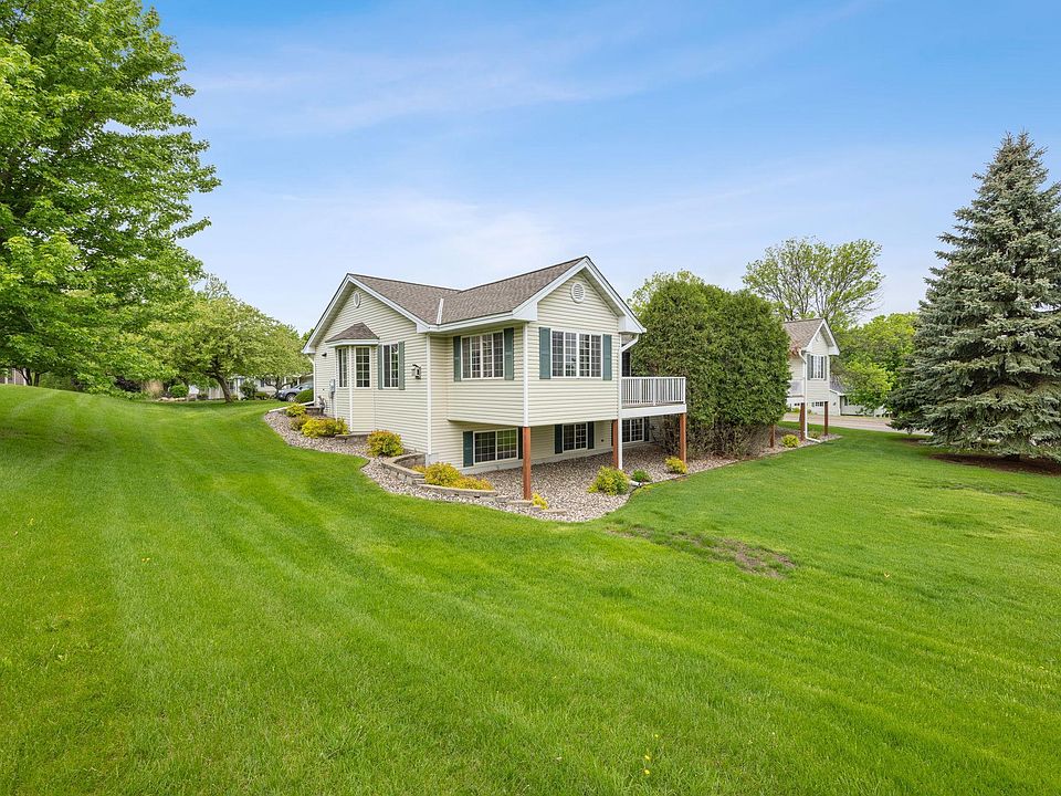 1st image of 828 Woodland Dr