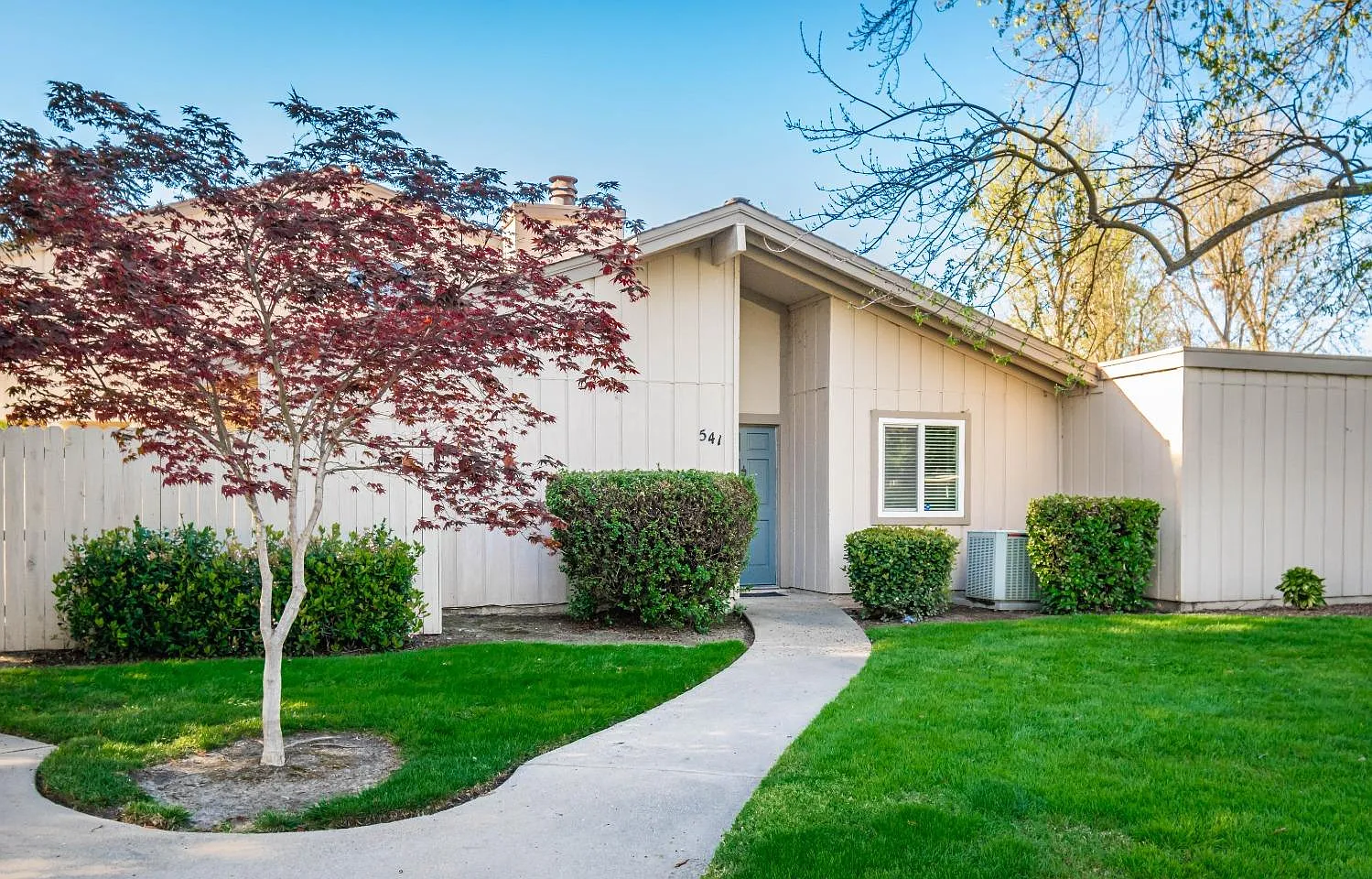 541 Leeward Way photo 1