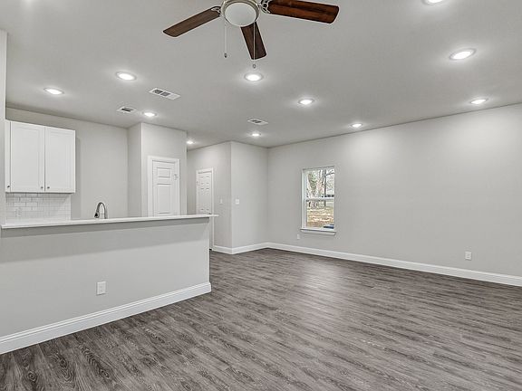 3rd image of 1014 W Ford St #1
