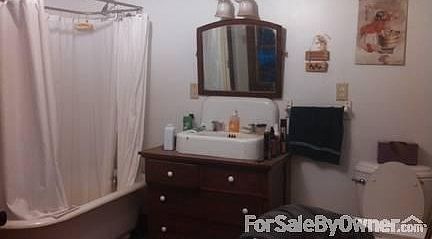 Bath
						:
						Also has washer drier in it---very convenient!