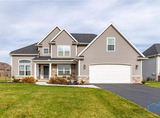 101 Barton Creek Dr, Perrysburg, OH 43551