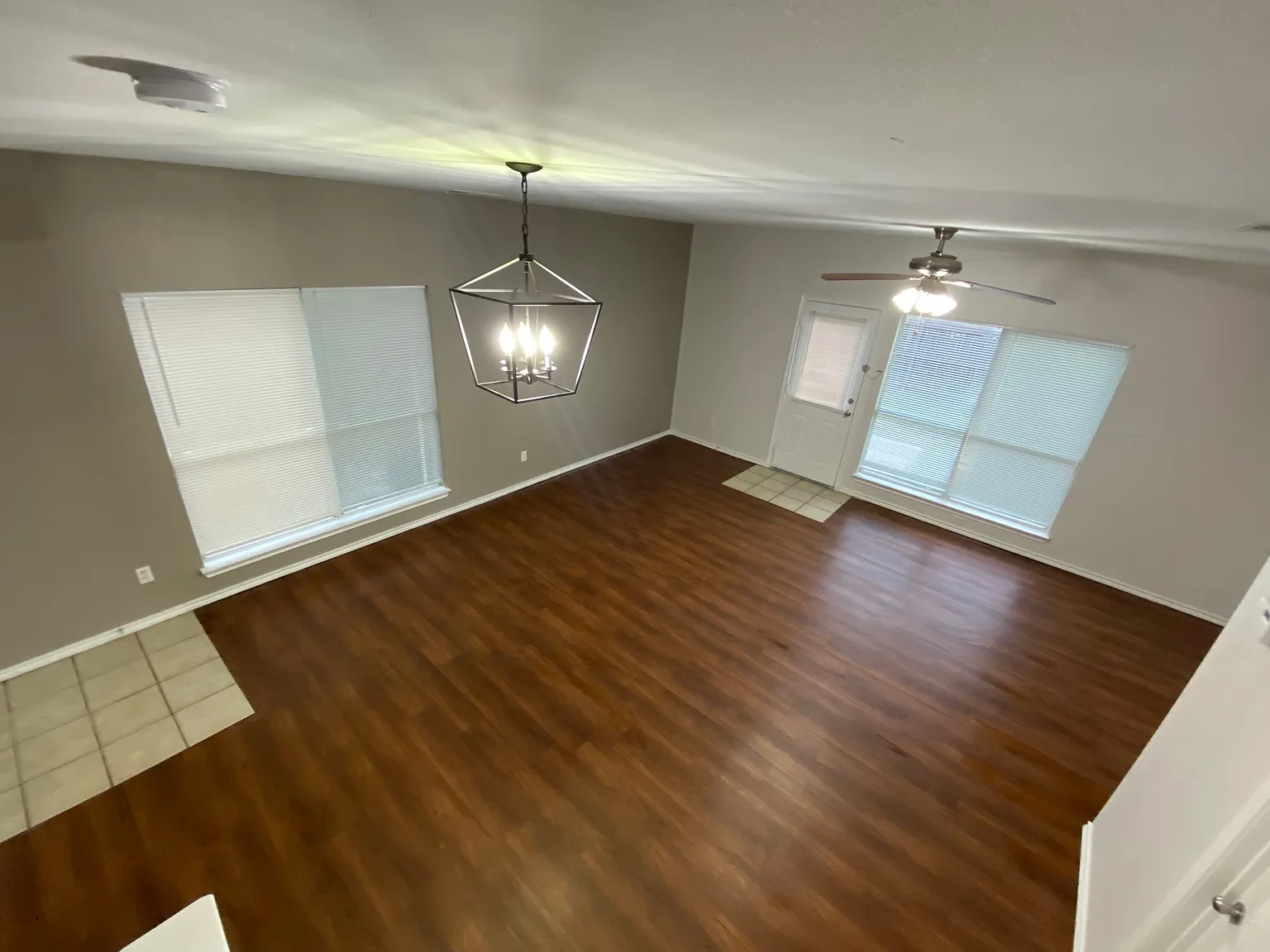 3 bed, 2.5 bath, 1425 sqft, $1,730 — Photo 3