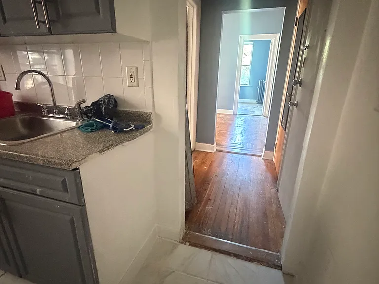 5107 Hudson Ave #2C — Photo 4