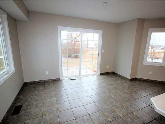 5th image of 320 Parkview Dr