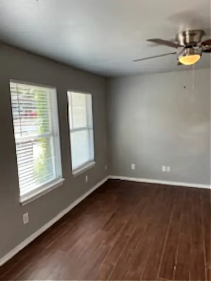 3 bed, 2.5 bath, 1250 sqft, $1,595 — Photo 3