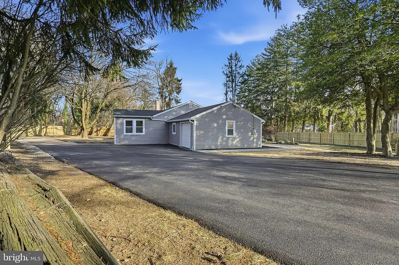 3 bed, 1.5 bath, 1375 sqft, $2,550 — Photo 4