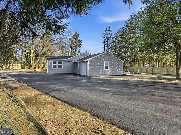 4th image of 2137 Veale Rd