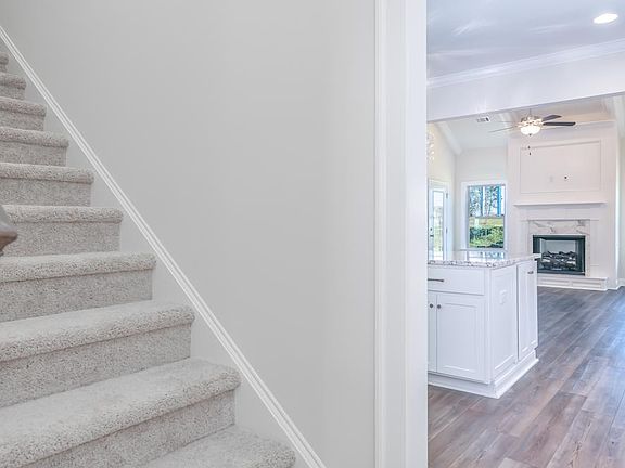 3rd image of 704 Tull Dr