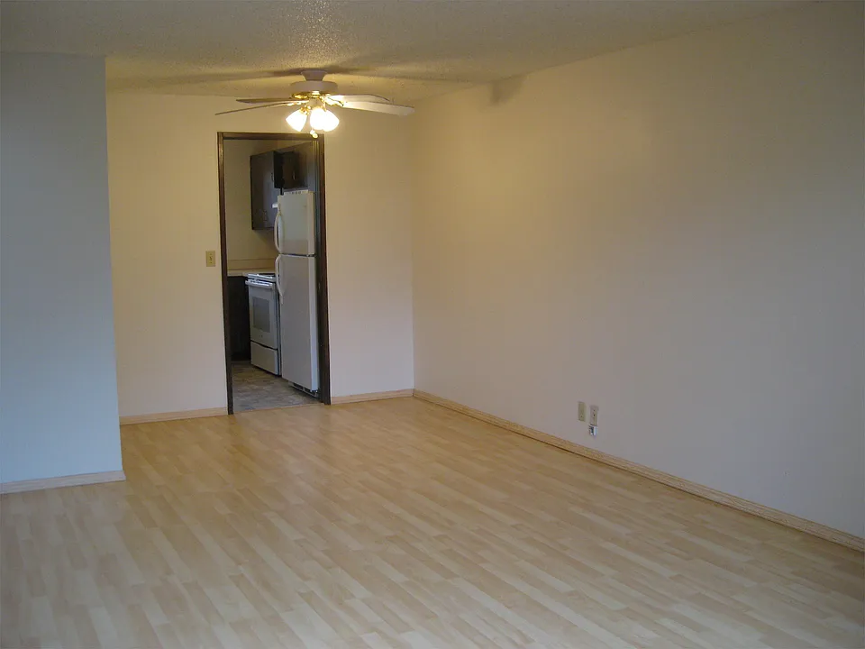 925 Coburg Rd #8
