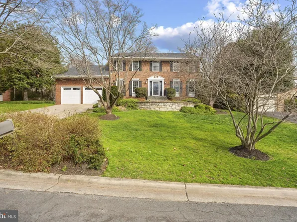 7425 Royal Dominion Dr, Bethesda, MD 20817