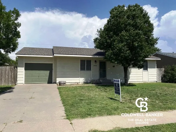 202 Prairie Ln, Holcomb, KS 67851
