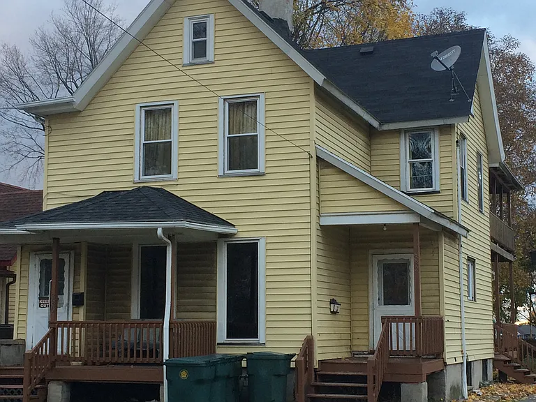 330 Avenue A — Photo 2
