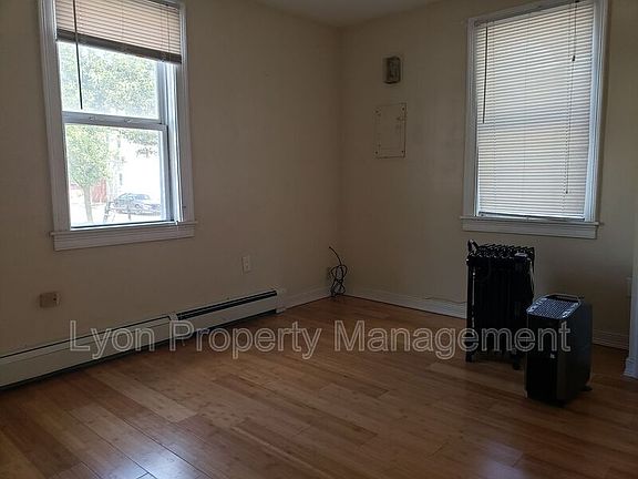 5th image of 49 Trenton St #1