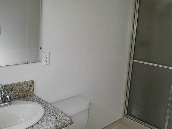 5th image of 569 Amador Ave