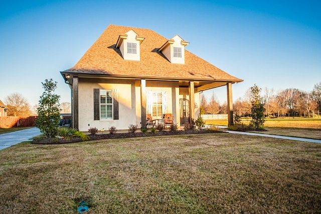 1st image of 123 Carriage Lakes Dr