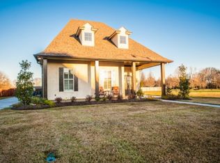 123 Carriage Lakes Dr, Youngsville, LA 70592