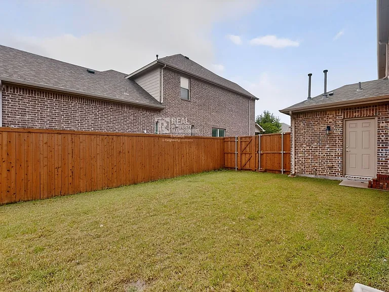 151 Darian Dr — Photo 56