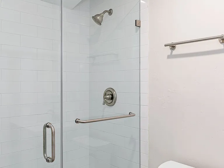 1707 Kelton Ave — Photo 67