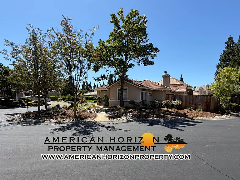 401 Cromwell Ct — Photo 3