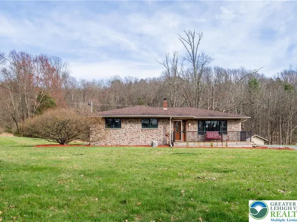 4043 Manor Dr, Stroudsburg, PA 18360