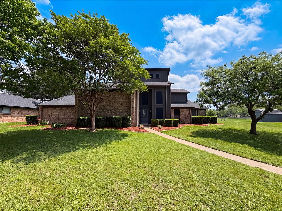 1st image of 404 Laurel Trl N