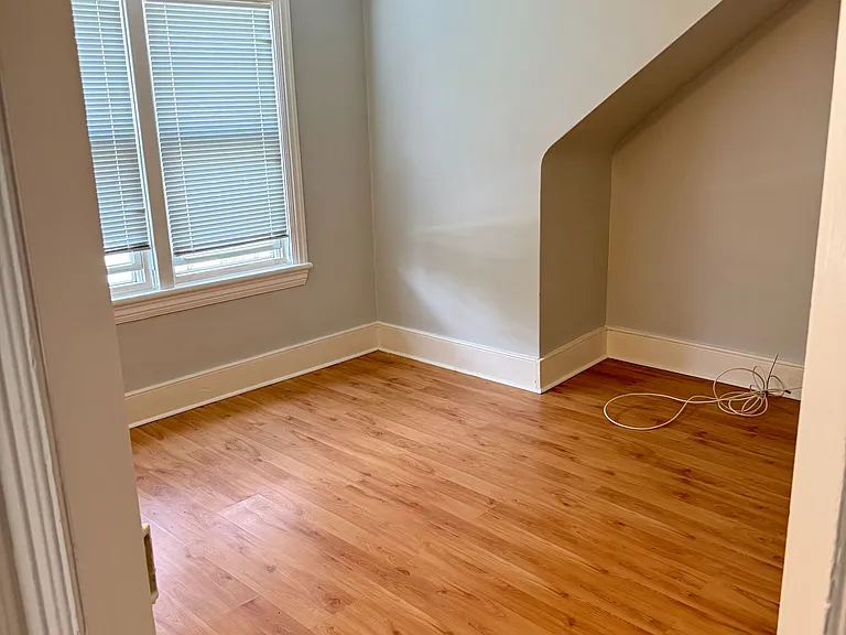 29 Mountain Ave S #2 — Photo 2