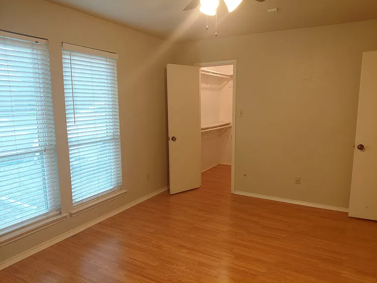 Lago Vista Dr — Photo 12