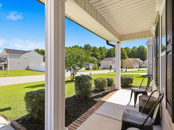 4th image of 707 Botanical Ct