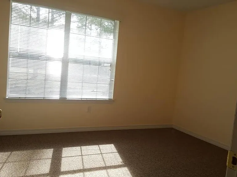 502 Meadow Ln — Photo 33