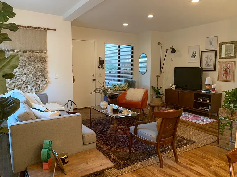 820 Casanova Ave — Photo 2