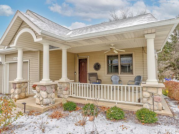4th image of 612 W Melrose Dr #26
