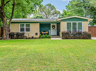 120 E Scotland Dr, Irving, TX 75062